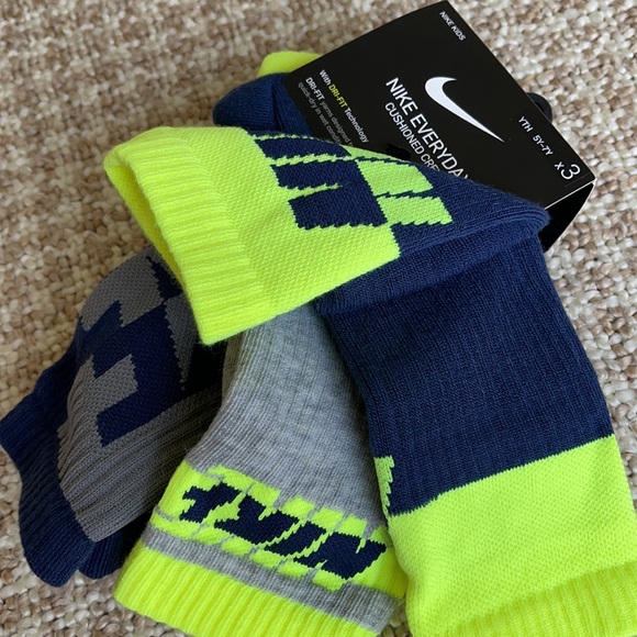 Nike Everyday Cushioned Crew Socks with Dri-Fit Technology, 3-pack - Picture 16 of 16